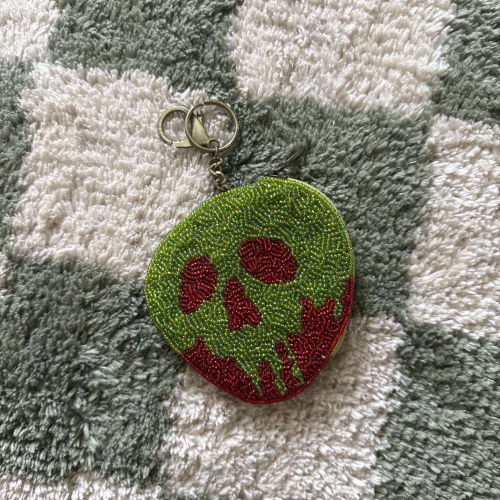 🍎MARY FRANCES Disney Evil Queen Poison Apple Coin Purse — Green/Red / OS